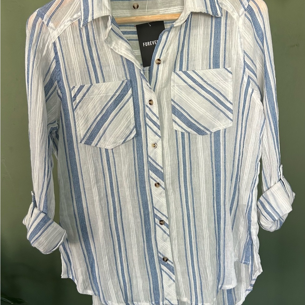 Forever 21 Blue and White Button-Up Shirt
